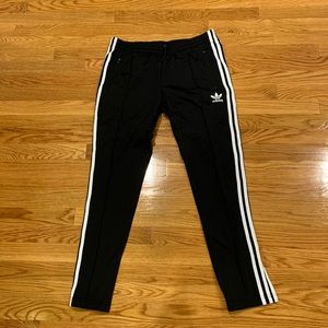 Women’s NWT Adidas Pant size Medium